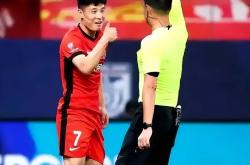 武磊遭遇争议红牌，德布劳内乘势反超比分完成逆转
