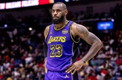 詹姆斯的表现引发NBA总决赛热议