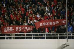 各队全力备战国际比赛，争夺殊荣