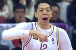 江苏男篮遭遇困境，主教练全力调整战术