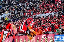 精彩纷呈，亚洲足球比赛热闹登场