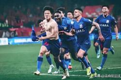足球豪门争夺擂台，球员争相斗智斗勇