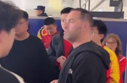 尼奥尔加达球迷热情支持，助威声音震天响的简单介绍