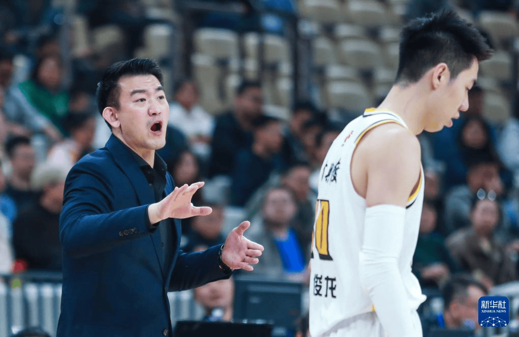 深圳男篮轻松击败对手，取得胜利