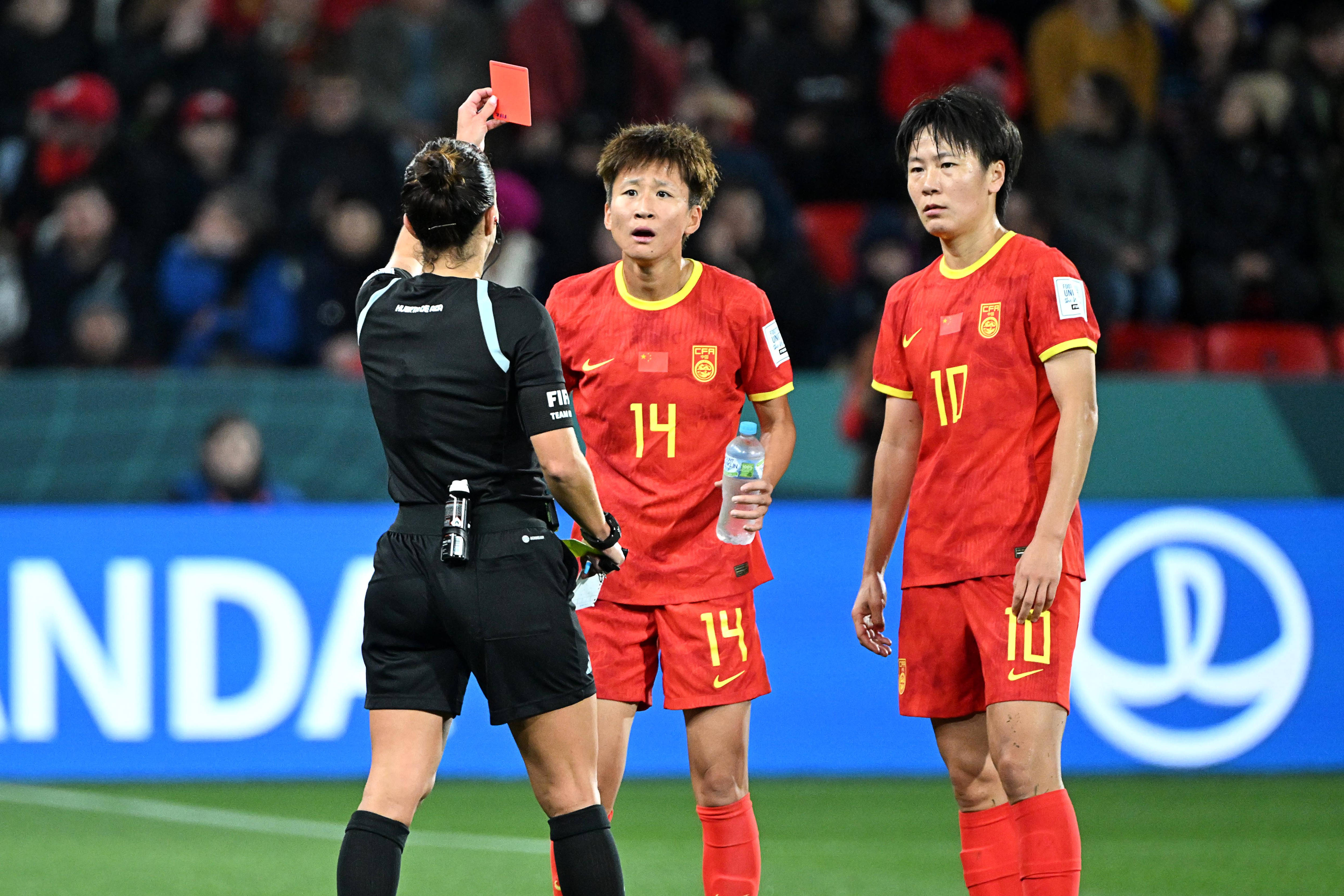 关于中国女足队员备战国际锦标赛，全力以赴的信息