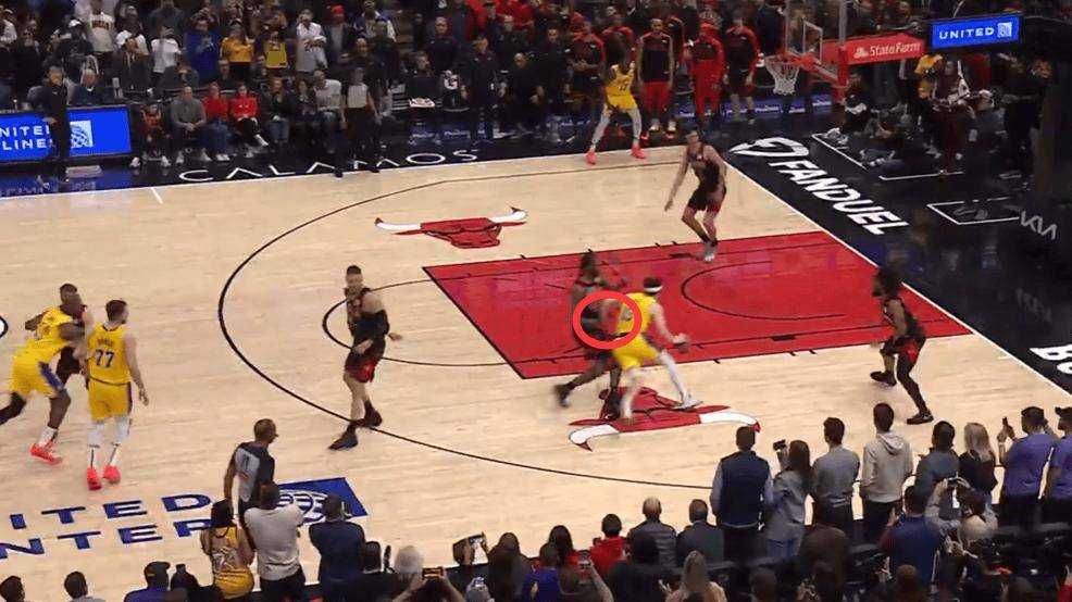 NBA总决赛现疑似裁判失误