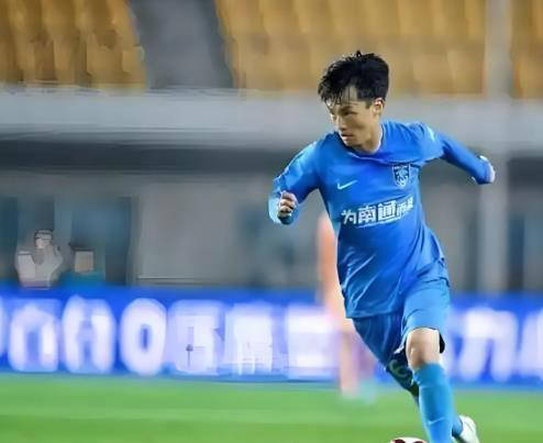 成都队员在赛场上表现出色，引发关注的简单介绍