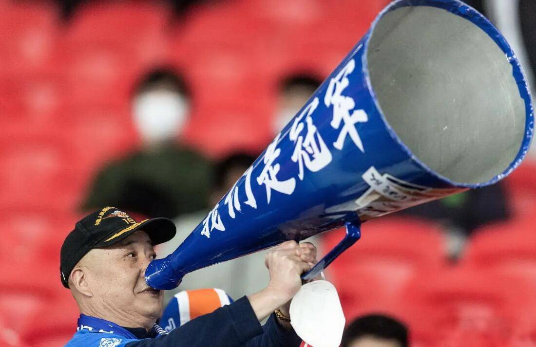 球队筹备新一轮比赛，备战艰苦迎接挑战