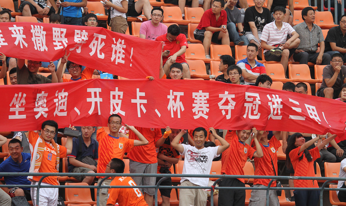 球队筹备新一轮比赛，备战艰苦迎接挑战