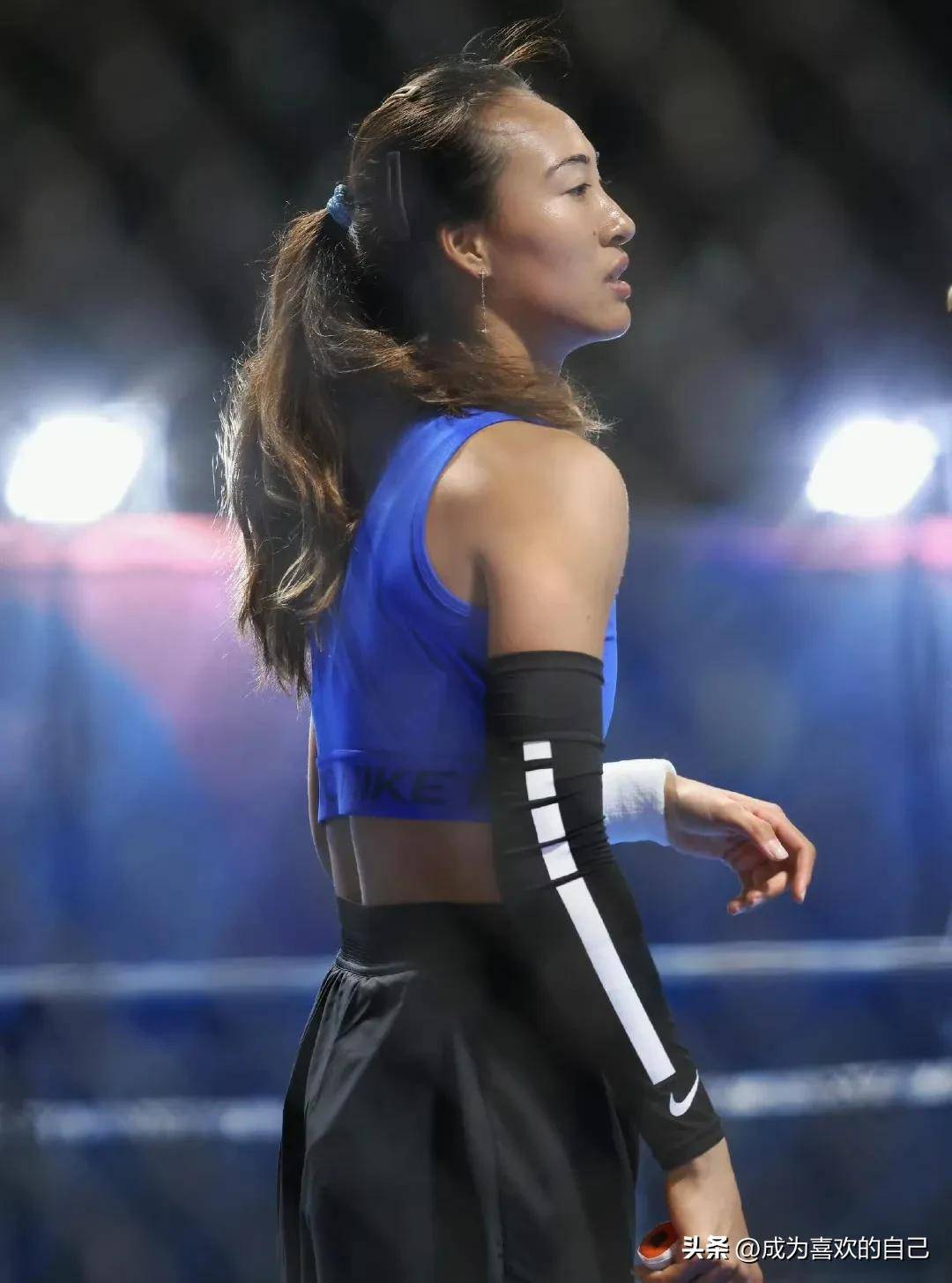 哈萨克斯坦女足技艺超群，轻松取胜