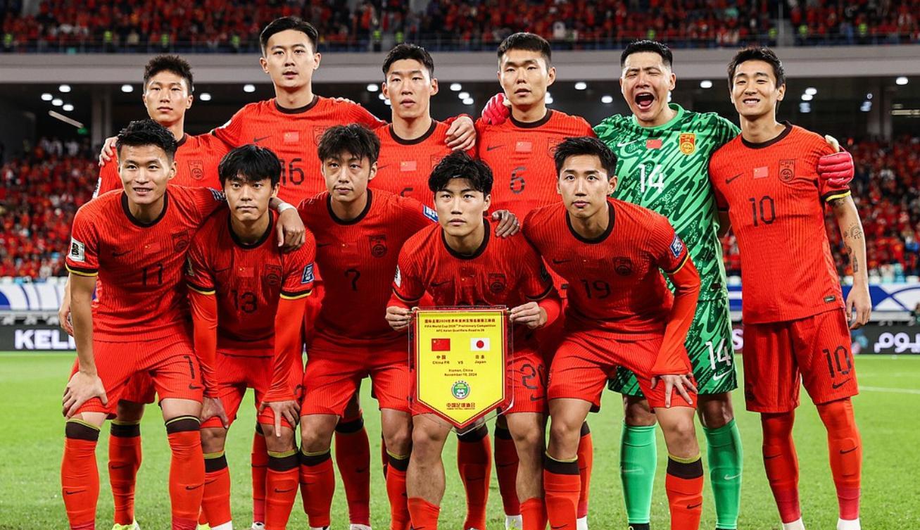 包含中国足球比赛冠军争夺战白热化的词条
