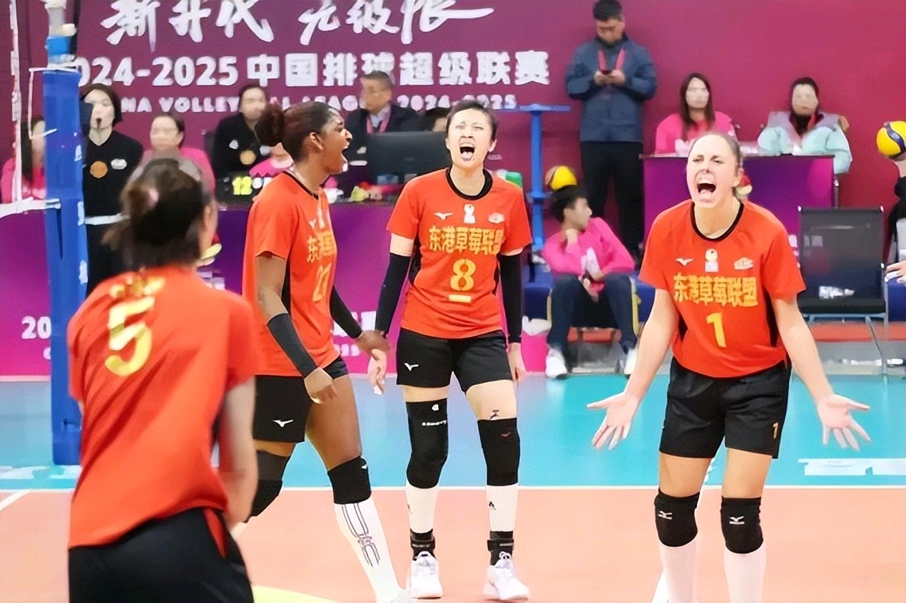 女排混战惊险连连，胜负难料