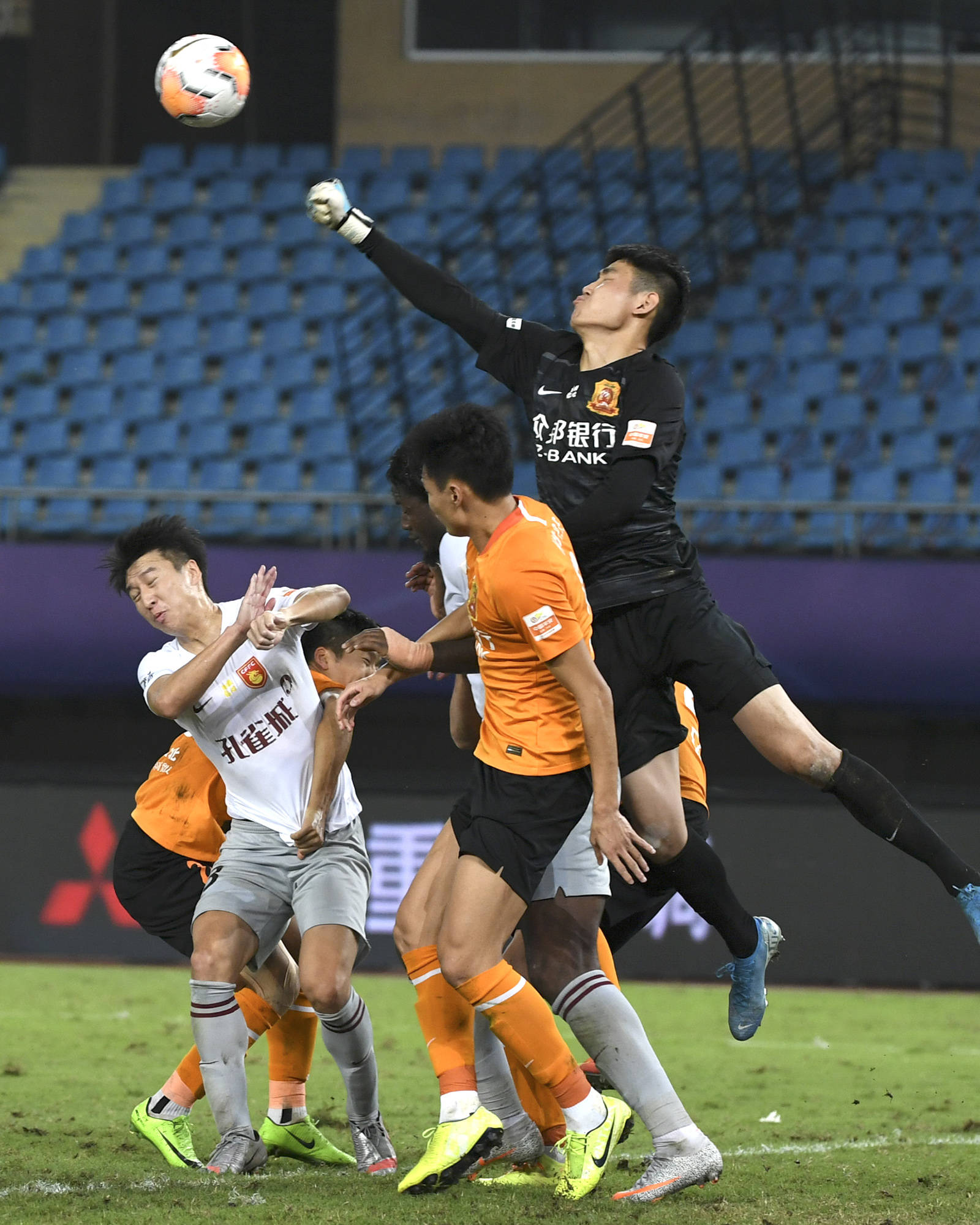 振奋人心的比赛：河北华夏幸福对阵武汉卓尔