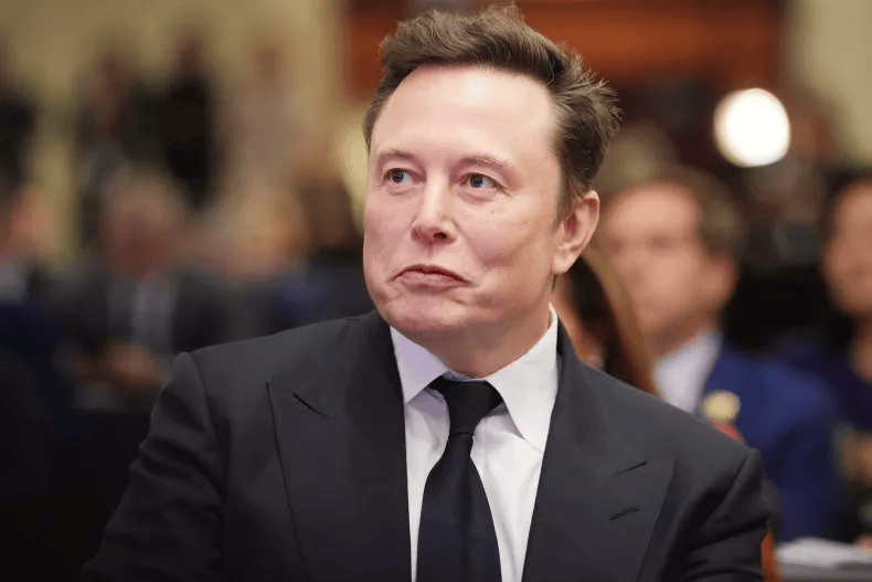 VAR判罚再引争议，巴黎圣日耳曼对阵阿贾克斯裁判判点引发巨大争议的简单介绍