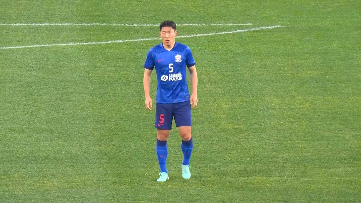 申花开场5分钟连进两球，曼城防线形同虚设！