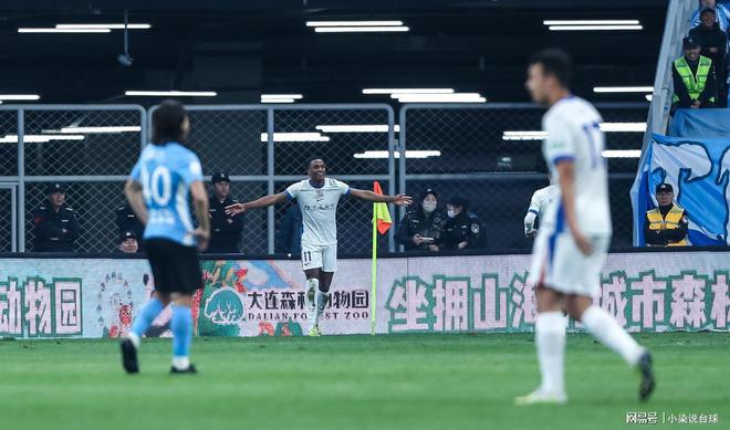 关于申花开场5分钟连进两球，哈兰德防线形同虚设！的信息