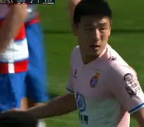 武磊遭遇争议红牌，维尼修斯乘势反超比分完成逆转的简单介绍