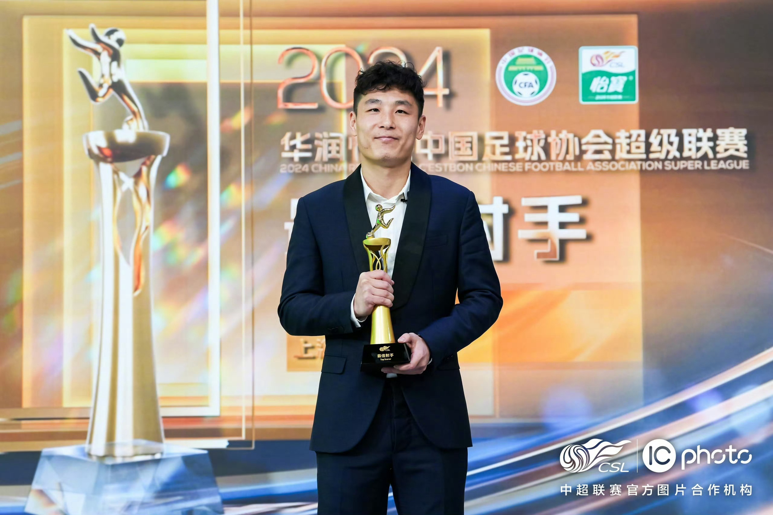 关于武磊赛前列队欢迎莱比锡，尊重对手尽显风度！的信息