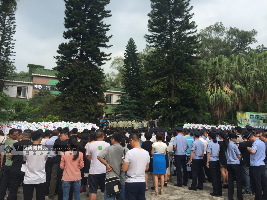 泰山重伤倒地，哈兰德全队围拢祈祷，场面感人